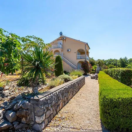 Apartment In With Wifi